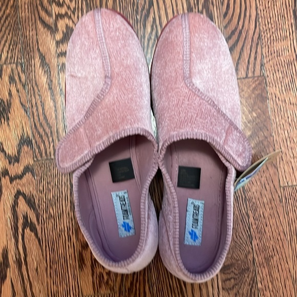 Foamtread new in box womens slippers size 10 m with tags. Velcro closure. Pink. - Picture 8 of 10